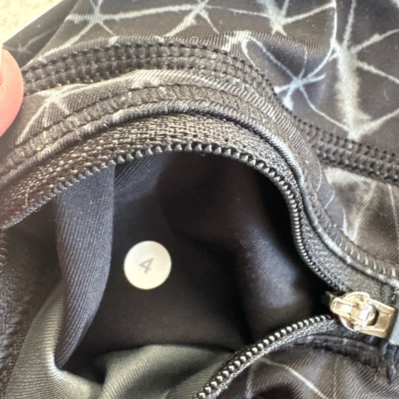 Lululemon Athletica Black and Gray Patterned Leggings - Ladies size 4 - Picture 4 of 5